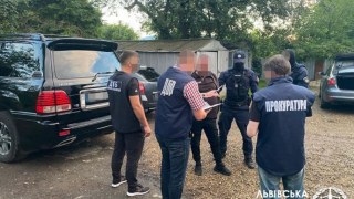 Керівника підрозділу патрульної поліції Львівщини викрили на вимаганні хабарів від підлеглих