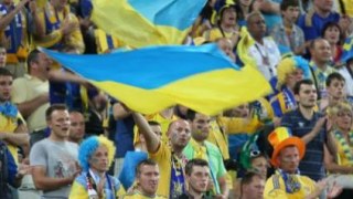 На матчі Україна-Сан-Марино одному сектору вболівальників видадуть футболки збірної