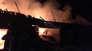 На Сколівщині пожежа знищила будівлю з дровами