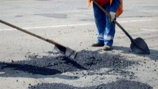 На Львівщині проведено ямковий ремонт менше ніж 1% доріг