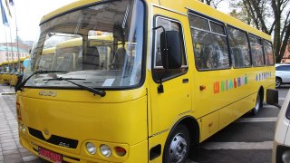 Нові шкільні автобуси для Львівщини: куди поїдуть "Школярики"
