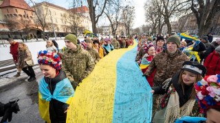 У Львові встановили рекорд України з найбільшим державним прапором з 1448 підписами