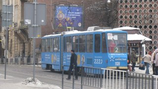 У Львові розпочали продаж нових місячних абонементів на проїзд у трамваях та тролейбусах