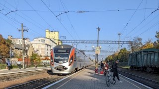 Укрзалізниця призначила на вихідні додатковий потяг з Києва до Львова