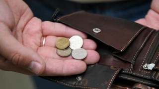 Уряд обіцяє у травні проіндексувати мінімальну зарплату і пенсію