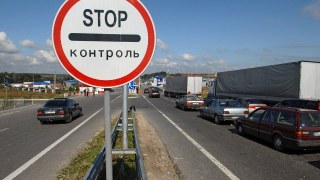 На кордоні з Польщею вилучили більше 300 автівок