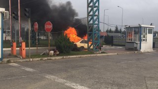 Пункт пропуску на Львівщині заблокувала палаюча автівка