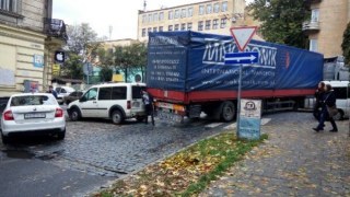 У Львові вантажівка врізалась в автівку