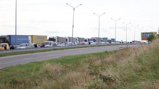На кордоні з Польщею – черги на 300 вантажівок та 30 авто