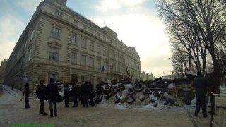Загони «Народна самооборона» вийдуть з будівлі Львівської облради тільки після звільнення арештованих жителів області