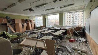 У двох пошкоджених від ракетного обстрілу школах Сихова замінили вікна та двері