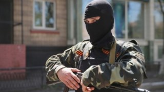 Кількасот терористів штурмує управління Луганського прикордонного загону