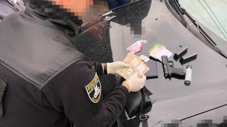 У Львові затримали поліцейського, який вимагав хабар за виготовлення водійських прав