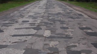 На Львівщині залатали понад 10 квадратних кілометрів ям