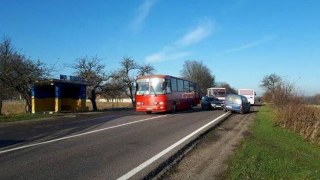 На Дрогобиччині зіткнулись дві маршрутки: одна пасажирка постраждала