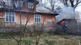У Дрогобичі через пожежу в господарській будівлі ледь не згорів житловий будинок