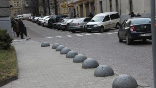 На вулиці Тершаковців у Львові відремонтують тротуари