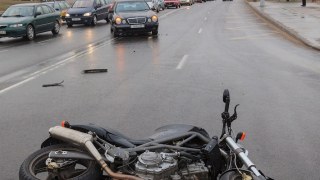 На Львівщині автомобіліст та мотоцикліст не розминулися