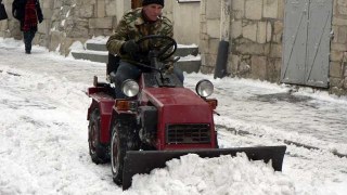Майже 60 одиниць техніки прибирало сніг у Львові