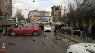 У Львові зіткнулися дві автівки: є постраждалі