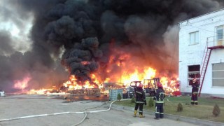 На Пустомитівщині виникла пожежа на підприємстві з виготовлення побутової хімії