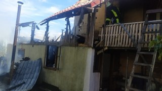 На Самбірщині вогонь знищив дах будівлі