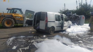 На Стрийщині у ДТП з вантажівкою постраждали водій і пасажирка Renault Kangоo
