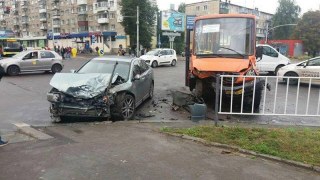 У Львові маршрутка потрапила у ДТП: є постраждалі