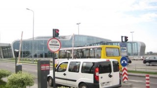 Львівський аеропорт відкрив платну парковку