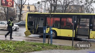 У Львові трамвай в'їхав у маршрутку (оновлено)