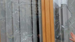 Євромайдан: Провокатори почали бити скло у вікнах будівлі КМДА