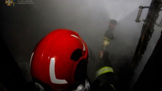 18 рятувальників гасили пожежа в 5-поверхівці Львова