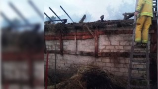 На Львівщині вщент згоріла будівля з сіном