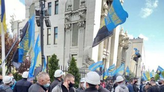 Львівські шахтарі влаштували пікет під стінами Офісу президента