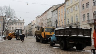 Львів від снігу очищала 41 одиниця техніки