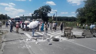 Матері військових перекрили міжнародну трасу Київ-Чоп