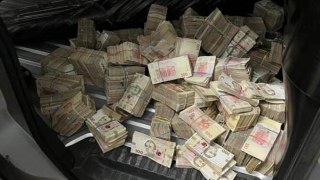 У Шегинях затримали мешканця Львівщини, який перевозив дев'ять мільйонів гривень готівки