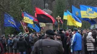 Львівська облрада збирається врегулювати використання червоно-чорного прапора