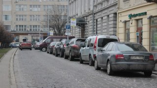 У Львові відкрили три паркувальних майданчики на 57 місць