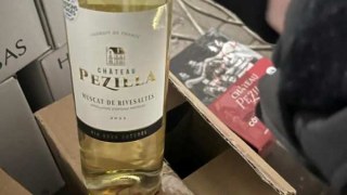 У Краківці виявили пляшки з вином, заховані серед товарів гуманітарної допомоги