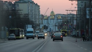 У 2022 році вулиці Сихова продовжать посипати піскосумішшю