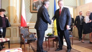 Порошенко у Львові привітав Президента Польщі зі званням почесного доктора ЛНУ Франка