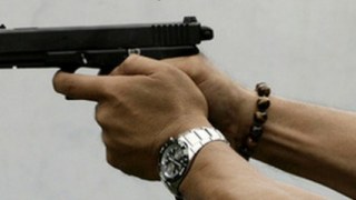 У Львові чоловік з пістолетом пограбував 19-річного хлопця