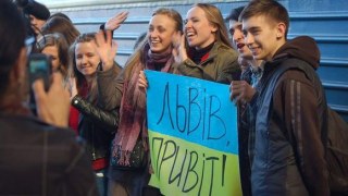 До Львова прибуває 150 школярів та студентів з Донецька