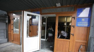 У Львові активісти вибили двері в сесійну залу