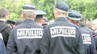 Журналісти сумніваються, що львівські міліціонери отримують платню за охорону матчів та концертів