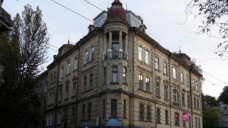 У Львові ремонтуватимуть дах на вулиці Рутковича за 130 тисяч
