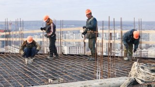 Двоє робітників впали з висоти на будівництві торгового центру у Львові