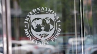 МВФ зменшив суму траншу для України
