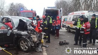 На Львівщині через зіткнення буса з легковиком 6 пасажирів потрапили до лікарні
